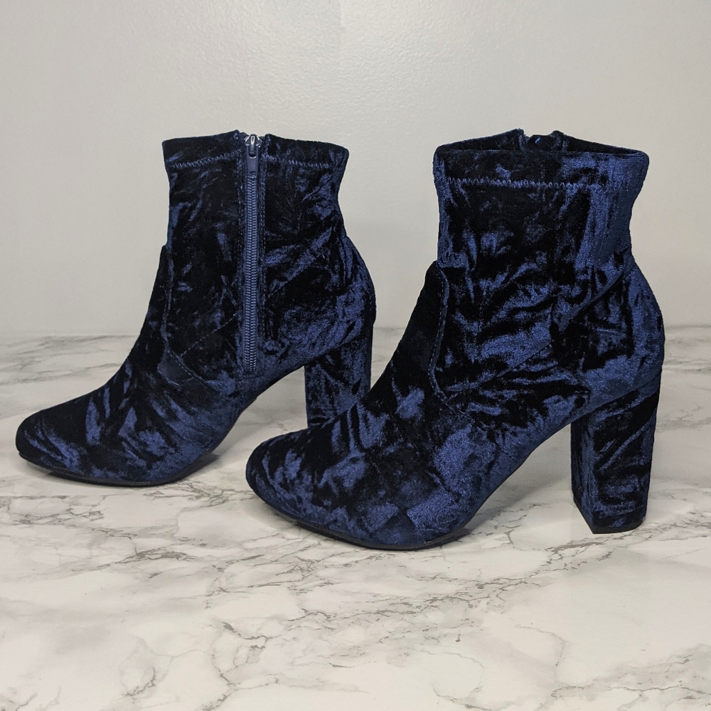 Lane Bryant Navy Velvet Ankle Booties Size 8 wide